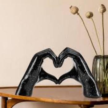 Heart Hands Decorative Sculpture – A Unique Symbol of Love and Unity