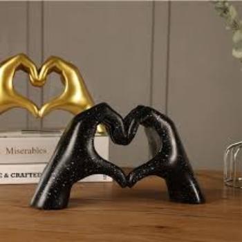 Heart Hands Decorative Sculpture – A Unique Symbol of Love and Unity