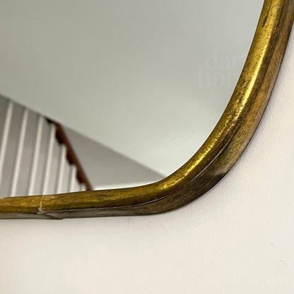 Elegant Wall Mirror - Timeless Decorative Accent