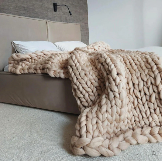 Chunky Knit Throw Blanket - Cozy and Stylish Home Accessory