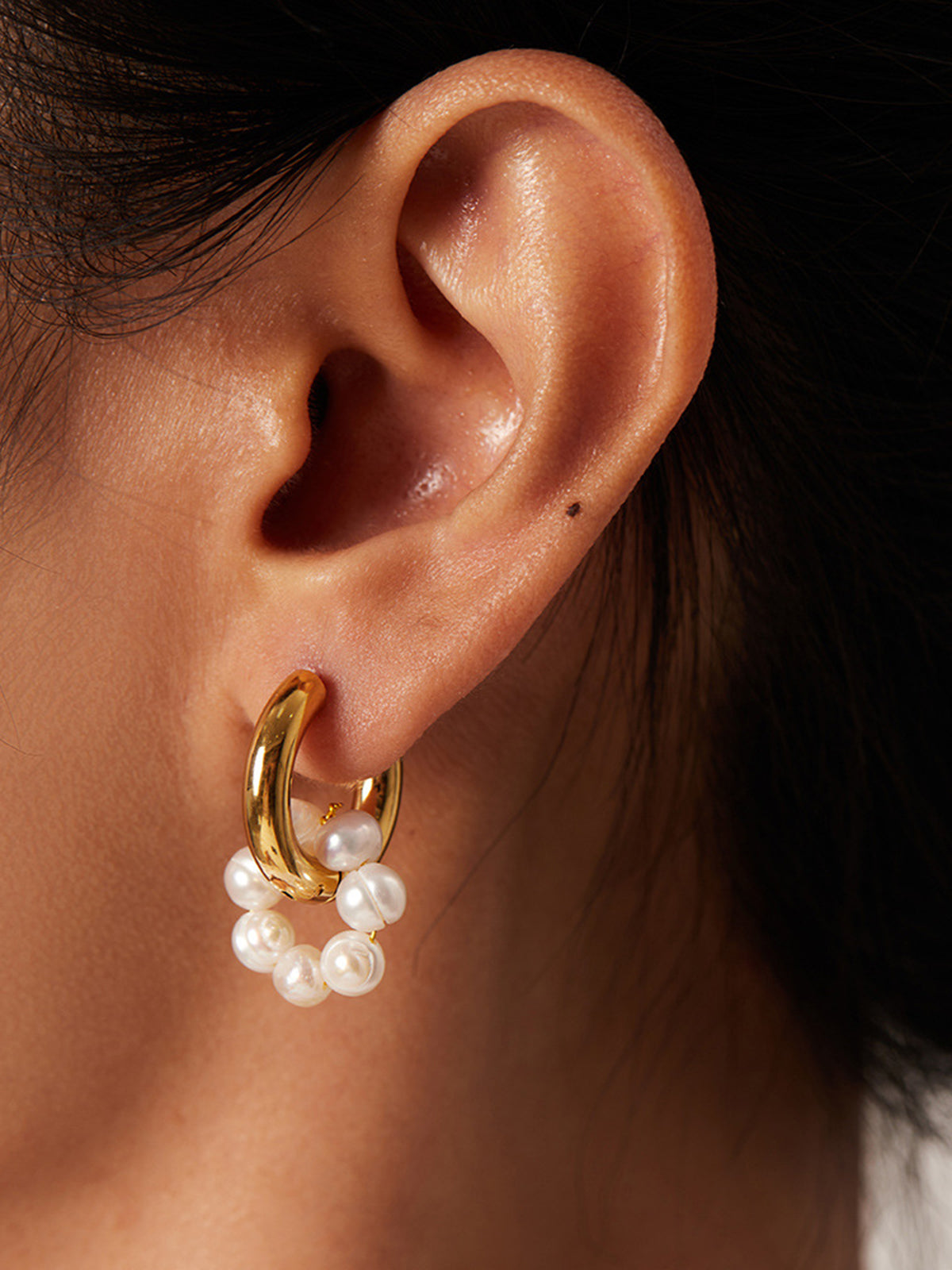 Elegant Pearl Drop Earrings - Modern Sophistication