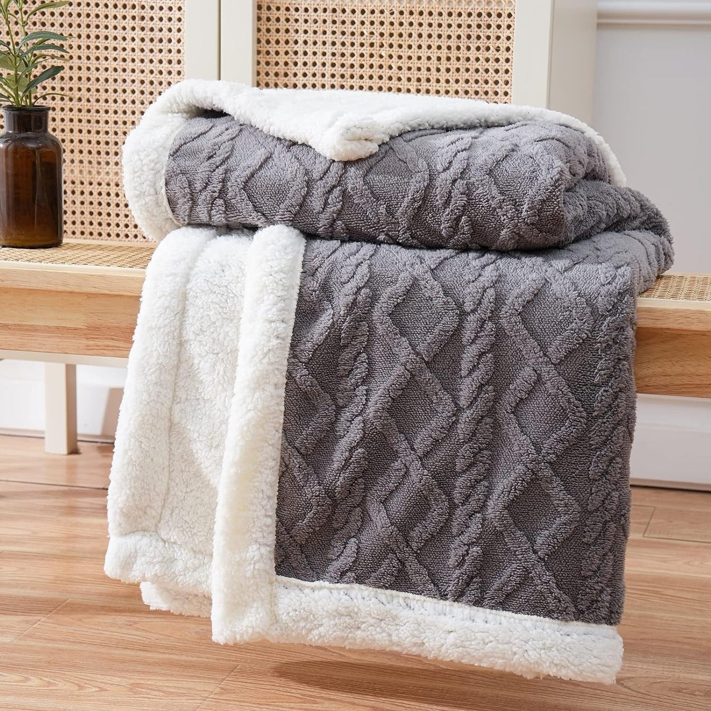 Luxurious Sherpa Throw Blanket - Ultra-Soft & Cozy Bed Accessory