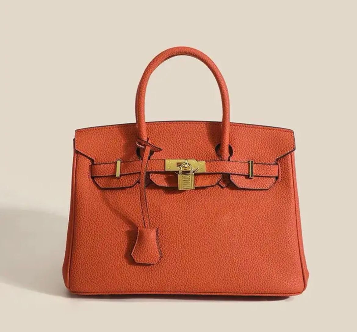 Luxurious Leather Handbag - Timeless Elegance And Functionality