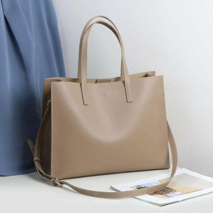 Elegant Leather Tote Bag – Minimalist Design for Everyday Use