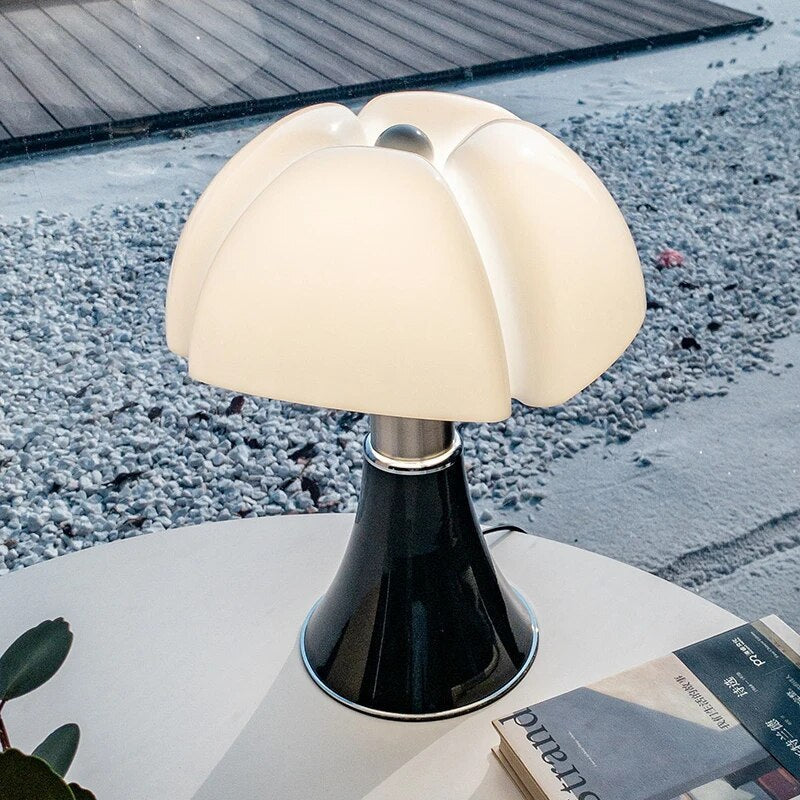 Flower Table Lamp - Timeless Retro Lighting